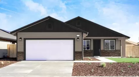 1034 N Acacia St, Woodlake, CA 93286