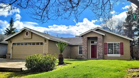 1150 Kamm Ave, Kingsburg, CA 93631