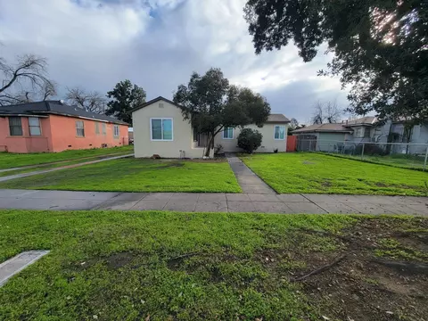2406 E Simpson Ave, Fresno, CA 93703