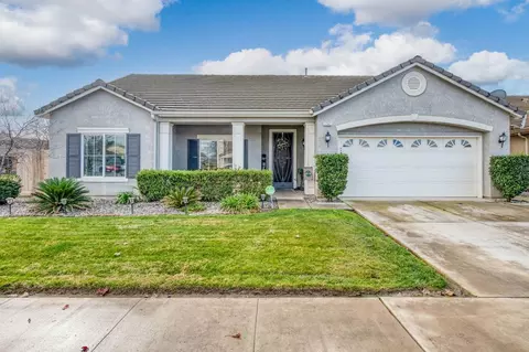 1747 W Rio Hondo Ct, Hanford, CA 93230