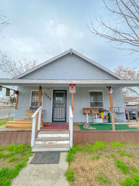 1209 Thesta, Fresno, CA 93703