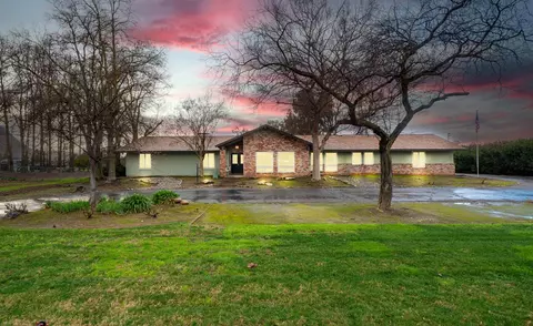 2227 N Greenwood Ave, Sanger, CA 93657