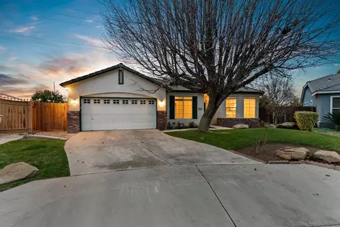 2407 S Phillip Ave, Fresno, CA 93727