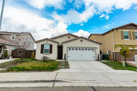 1253 Padre St, Madera, CA 93638