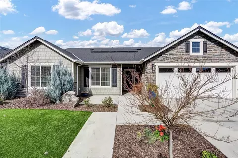 3246 Parks Ave, Tulare, CA 93274