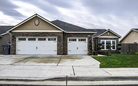 5401 W Homan Ave, Fresno, CA 93722