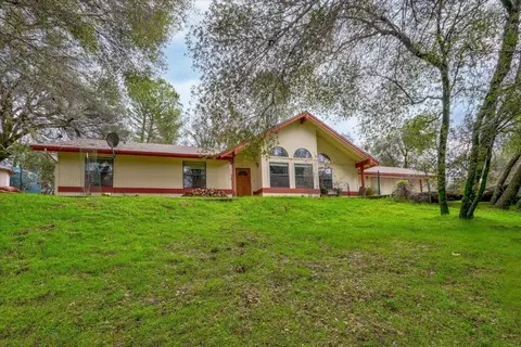 38711 Golden Ball Dr, Oakhurst, CA 93644