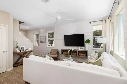 1113 Vanguard Way W, Madera, CA 93636