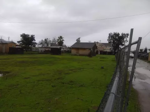 5807 W Shaw Ave, Fresno, CA 93722