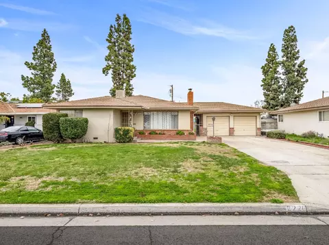 2226 N Price Ave, Fresno, CA 93703