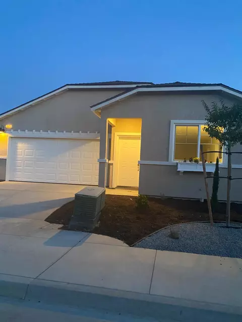 545 Green Ln, Lemoore, CA 93245 photo 1