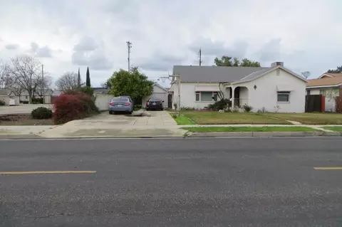 261 N Bates Ave, Dinuba, CA 93618