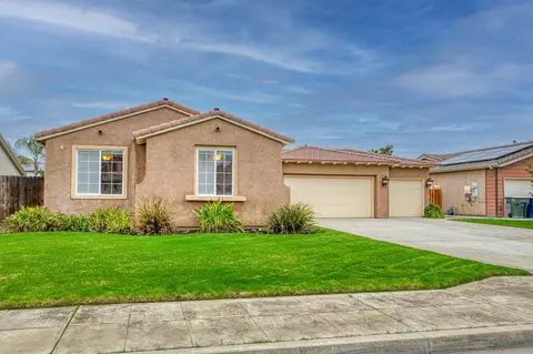 2965 Robinwood Ave, Clovis, CA 93611