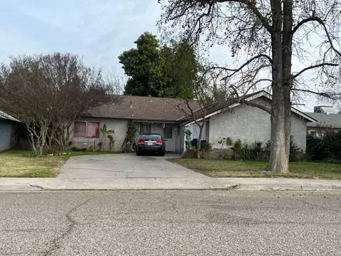 751 Plumas St, Kingsburg, CA 93631