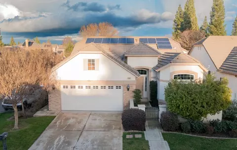 2292 Dawson Cove Ln, Clovis, CA 93611