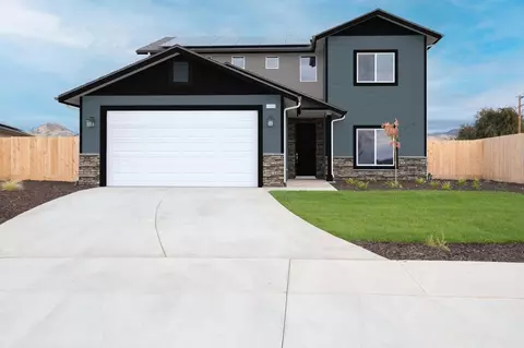 1029 N Cypress St, Woodlake, CA 93286