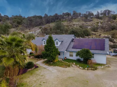 31325 Lynx Ln, Prather, CA 93651