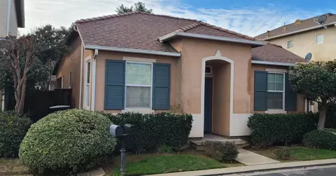 778 W Bordeaux Ln, Clovis, CA 93619
