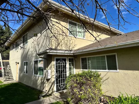481 W Santa Ana Ave #2, Clovis, CA 93612