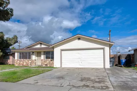 2650 W Luna Dr, Riverdale, CA 93656