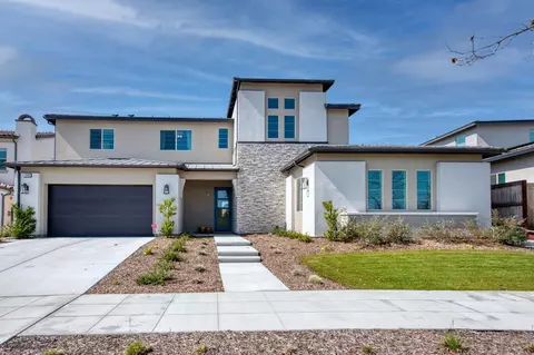 1048 Treasure Hills Dr, Madera, CA 93636
