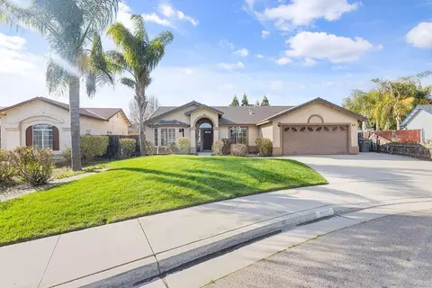 527 Karen Ave, Kerman, CA 93630