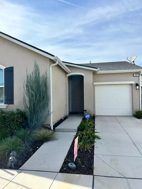 808 El Dorado Ave, Clovis, CA 93619