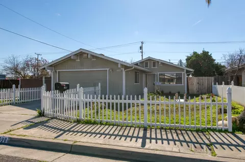 1598 5th St, Clovis, CA 93611
