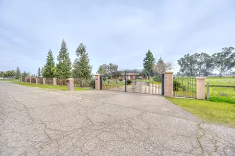 2120 N Sonora Ln, Fresno, CA 93722