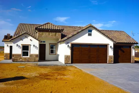 24603 Tropical Dr, Madera, CA 93638