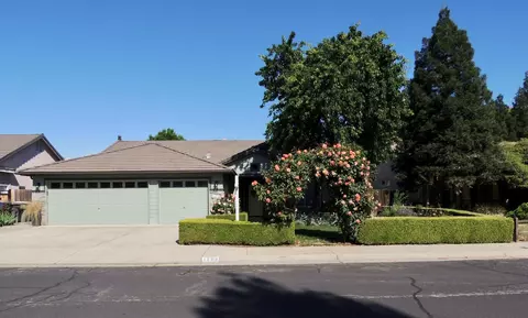 1083 N Filbert Ave, Clovis, CA 93611