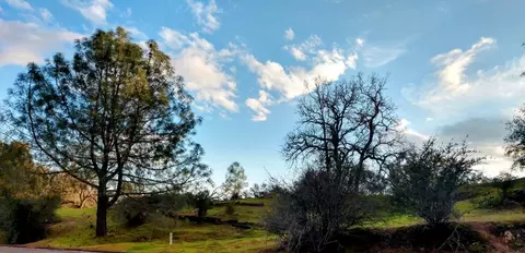 1148 Titan Dr, Coarsegold, CA 93614
