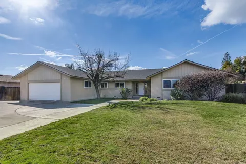 1480 Armstrong Ave, Clovis, CA 93611
