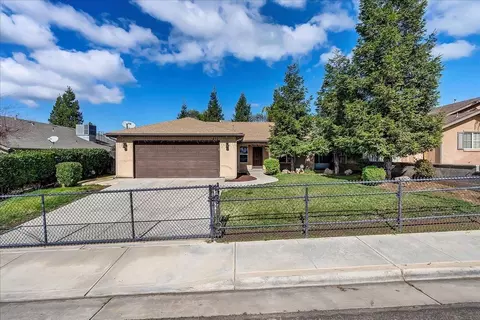 612 E Sierra Ave, Woodlake, CA 93286