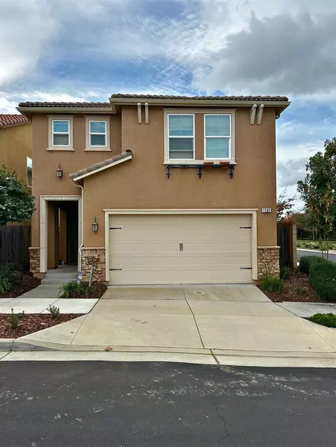 1582 N Sanders Ave, Clovis, CA 93619