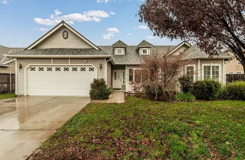 3219 N Dee Ann Ave, Fresno, CA 93727