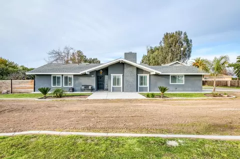 10406 E Annadale Ave, Sanger, CA 93657