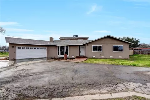 7017 Grangveville Blvd, Hanford, CA 93230