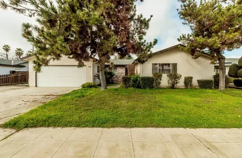 2952 Claremont Ave, Clovis, CA 93611