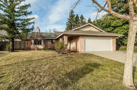 2228 E Shea Dr, Fresno, CA 93720