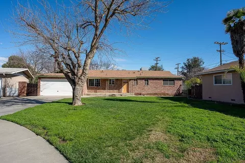 80 Willow Ct, Lemoore, CA 93245