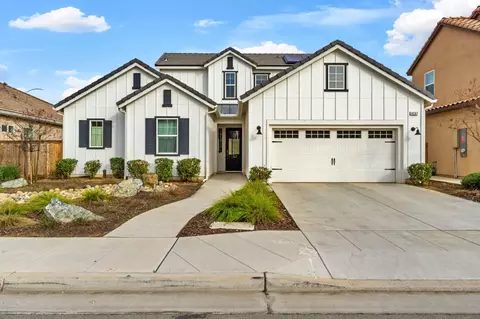 4267 Sierra Madre Ave, Clovis, CA 93619