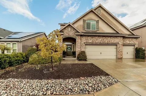 3885 Alamos Ave, Clovis, CA 93619