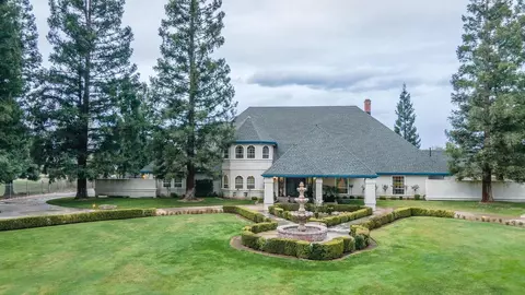 11806 E Santa Ana Ave, Clovis, CA 93619