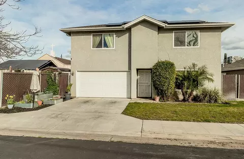 621 Oxford Ave, Clovis, CA 93612