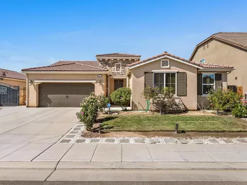1012 Las Rosas Ave, Clovis, CA 93619