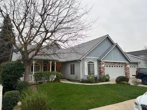 204 W Powers Ave, Clovis, CA 93619