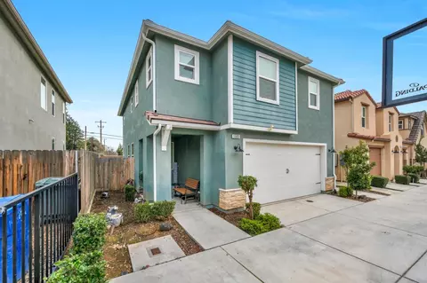 1503 Joy Dr, Clovis, CA 93619
