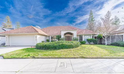 487 E Salmon River Dr, Fresno, CA 93730