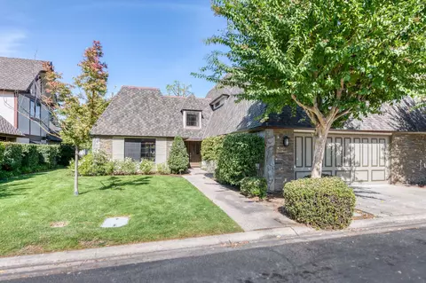 2964 W Brompton Ln, Fresno, CA 93711